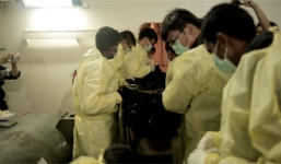 Máy bay AirAsia QZ8501: Định vị được mảnh vỡ thứ 5, nhận dạng được 6 thi thể